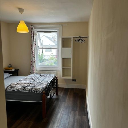 Nice And Pleasant Thornton Heath Bagian luar foto